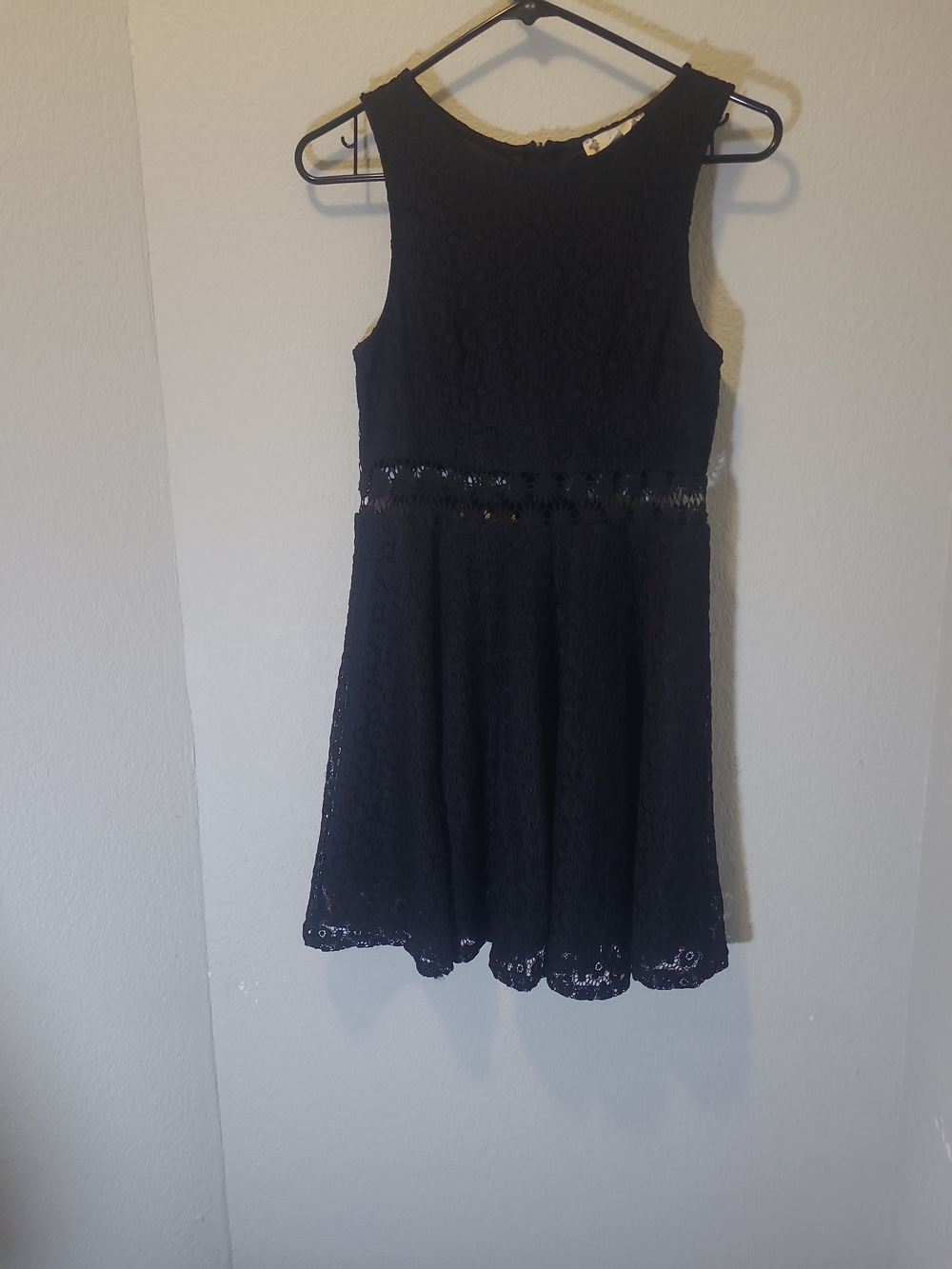 Iris Black Sleeveless Lace Mini Dress - Picture 4 of 5